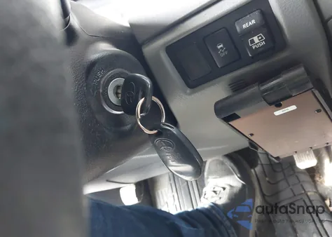 2010 Toyota Tundra Grade 5.7L V8 z USA, uszkodzony, nr VIN 5TFUW5F1XAX110222